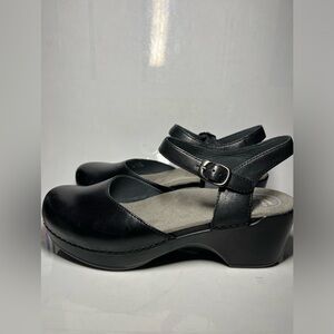 S2514 GUC $130 Dansko Sam Sandals size 40 US 9.5/10